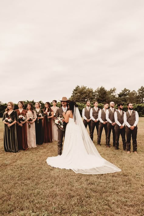 Fall Country Wedding Bridesmaids Dresses, Western Bride With Veil, Tan Wedding Suits Western, Neutral Wedding Colors Western, Cowboy Wedding Bridesmaids, Western Wedding Bridesmaids And Groomsmen, Country Bridal Party Attire, Western Wedding Planning, Western Groomsmen Photos