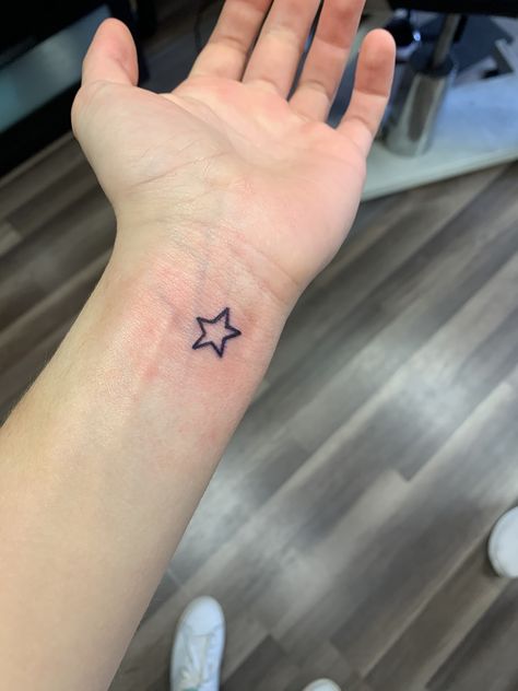 Tato Grunge, Grunge Tattoo, Cute Tats, Sharpie Tattoos, Star Tattoo, Poke Tattoo, Aesthetic Tattoo, Dream Tattoos, Dope Tattoos