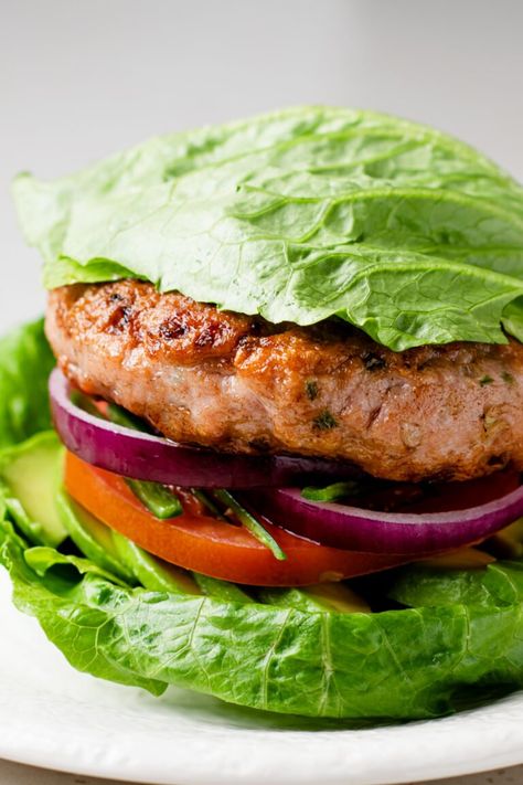 Keto Turkey Burgers, Ground Turkey Burger Recipes, Keto Ground Turkey, Ground Turkey Burgers, Keto Turkey, Turkey Burger Recipe, Low Carb Burger, Weight Watchers Meal Plans, Keto Burger