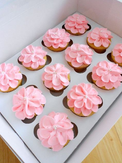 Girl Shower Cupcakes, Cupcakes Flores, Baby Shower Cupcakes For Girls, Cupcakes Design, Desserts Cupcakes, Shower Desserts, Girl Cupcakes, Baby Shower Desserts