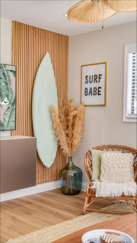 Apartment Beach Aesthetic, Teen Beach Bedroom, Surf Bedroom, Surf Room Decor, Deco Surf, House Aesthetics, Beach Room Decor, Surf Room, Beachy Room