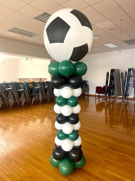 Football Balloon Arch, Football Balloons, Football Party Decorations, Balloon Tower, Soccer Birthday Parties, Soccer Theme, Birthday Goals, Soccer Birthday, Soccer Party