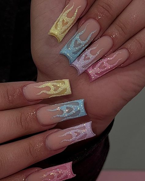 40 Fun Spring Nails to Inspire You Fun Spring Nails, Sugar Glitter, Sugar Nails, Simple Acrylic Nails, Latest Nail Art, Floral Pattern Design, Rainbow Nails, Crystal Nails, Art Trends