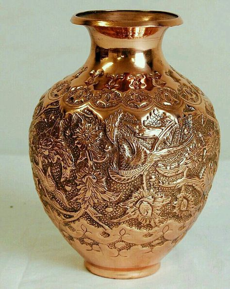 Gold vase Vases Ideas, Vase Rose, Vase Deco, Copper Vase, Copper Decor, Copper Kettle, Bright Copper, Copper Art, Clay Vase