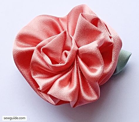 Rosette : 4 easy ways to make rosettes for badges, brooches etc - SewGuide Fabric Rosette Diy, Diy Rosettes Fabric, How To Make Rosettes With Fabric, Ribbon Rosettes How To Make, How To Make A Rosette, Fabric Rosettes Tutorial, How To Make Rosettes, Diy Rosette, Capsule 2023