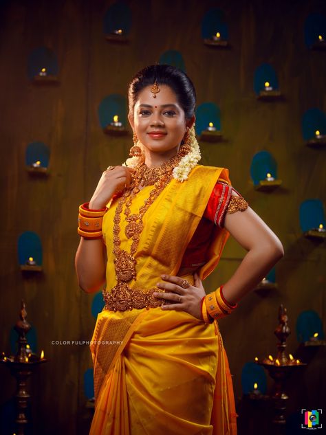 विवाह की दुल्हन, Haldi Ceremony Outfit, Half Saree Function, Indian Bride Poses, Indian Bride Photography Poses, Bride Photos Poses, Indian Wedding Poses, Engagement Photography Poses, Indian Bridal Photos