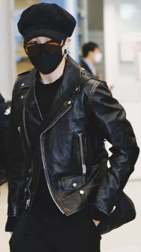 Jimin Cute Photos, Bts Jimin Cute, Jimin Airport, Jimin Airport Fashion, Park Jimim, Jimin Cute, Airport Fashion, Men Fashion Casual Outfits, Airport Style