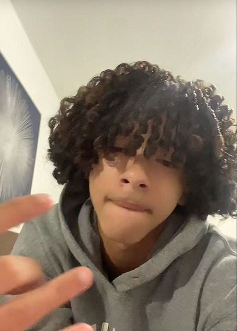 Curly Hairstyles Light Skin, Hairstyles Light Skin, 3b Hair, Curly Heads, Dread Heads, Lightskinned Boys, Cute Dreads, Men Haircut Curly Hair, Mixed Curly Hair