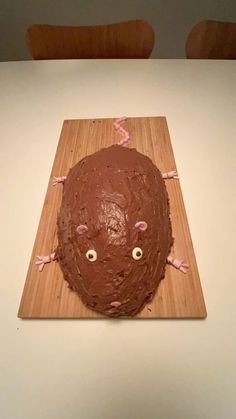 Rat Cakes Funny, Cursed Birthday Cake, Funny Cake Decorating, Cake Decorating Funny, Rat Cakes, 17th Birthday Cakes, Cake Ideas Funny, Silly Cakes, Funny Cake Ideas