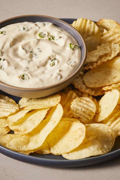 Roasted Garlic Dip | "This was delicious. I served it as a dip for some homemade French fries that were topped with parmesan and truffle oil. So good." #appetizers #appetizerrecipes #appetizerideas #apps #entertaining Potato Chip Dip Recipes, Roasted Garlic Sauce Recipe, Potato Chip Dip, Roasted Garlic Dip, Easy Chip Dip, Best Chip Dip, Garlic Dip Recipes, Roasted Garlic Sauce, Dip For Potato Chips