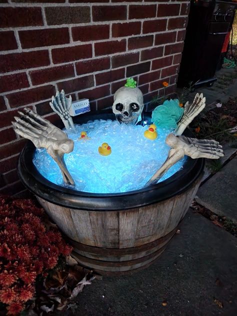 Skeleton in a barrel taking a bath. Bubble wrap and blue Christmas lights and add a few details and you have a cute Halloween decoration. Skeleton Cauldron Bath, Skeleton Bubble Bath, Skeleton In Bathtub, Skeleton Ideas, Halloween Camping, Diy Bathtub, Bubble Bubble, Halloween Goodies, Bird Theme