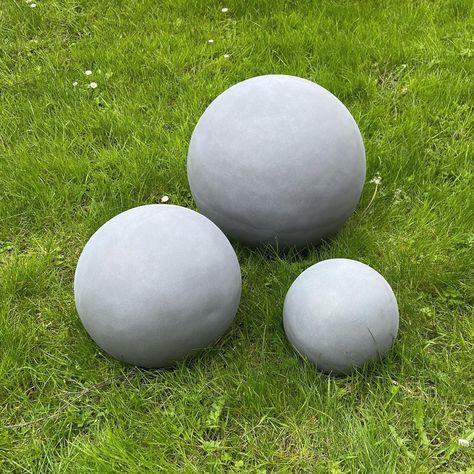 IDEALIST Garden Ornaments Outdoor 40cm Decorative Ball | Zen Garden | Swimming Pool | House Entrance | Patio | White Washed Reinforced Stone Ball with Flat Base D40 H38 cm : Amazon.co.uk: Garden Garden Spheres, Yard Landscaping Simple, Garden Balls, Swimming Pool House, Garden Swimming Pool, Container Gardening Flowers, Outdoor Gardens Design, Garden Art Sculptures, Garden Stones