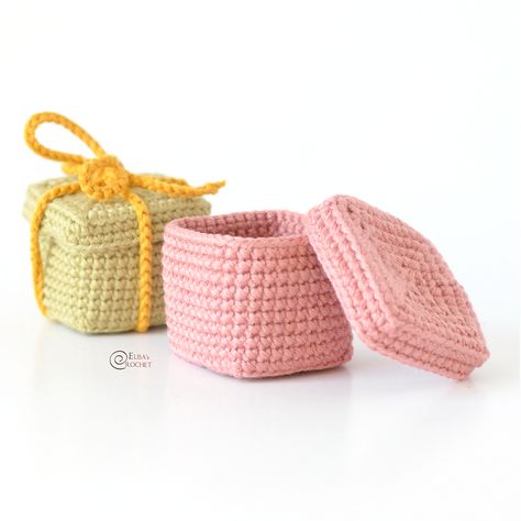 Free Crochet Small Bag Patterns, Crochet Christmas Box Free Pattern, Free Crochet Gift Bag Patterns, Small Crochet Box Pattern, Crochet Mini Present, Crochet Gift Box Pattern, Crochet Gift Pouch, Small Crochet Gift Bags Free Patterns, Crochet Box With Lid Free Pattern