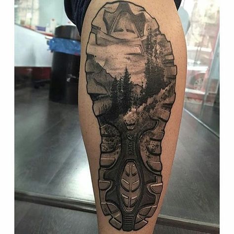 16 Adventure tattoos that prove you're an explorer Ultra Trail, Shoulder Tattoos, Hiking Tattoos, Runner Tattoo, Outdoor Tattoo, Running Tattoo, Adventure Tattoo, Trail Life, Hiking Tattoo