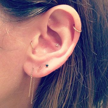 Not Feeling the Ear Piercing Trend? Allow Me to Convince You... Constellation Piercings, Multiple Ear Piercing, Cool Ear Piercings, Multiple Earrings, Multiple Ear Piercings, Cute Piercings, Tattoo Feminina, Tragus Piercings, Tiny Earrings