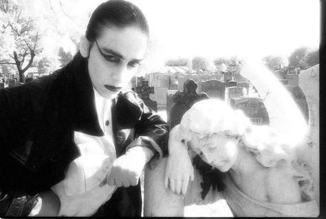 (noir) Diamanda Galas, Klaus Nomi, Rigor Mortis, Pop Culture Fashion, Goth Bands, Goth Music, Roxy Music, Victorian Goth, Youtube Banner