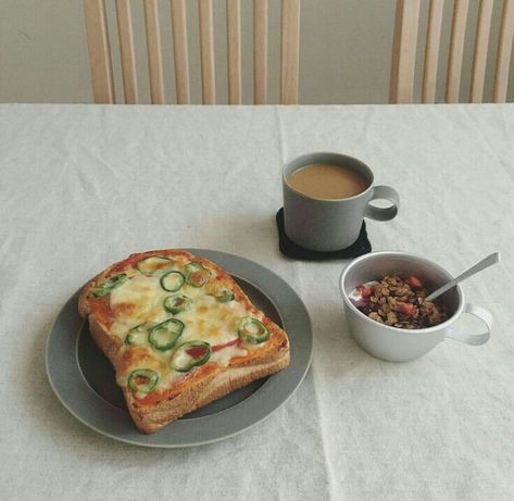 Pizza Toast Aesthetic, Toast Aesthetic, Breakfast Sandwich Maker Recipes, Meal Ideas Healthy, Pizza Toast, Tumblr Food, Kawaii Cooking, Cafe Food, Healthy Dessert