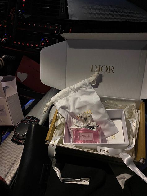 Dior Gift Aesthetic, Dior Perfume Aesthetic, Christian Dior Aesthetic, Dior Gift, Cheerleader Halloween Costume, Aesthetic Perfume, Perfume Dior, Graduation Message, Surprise Birthday Decorations