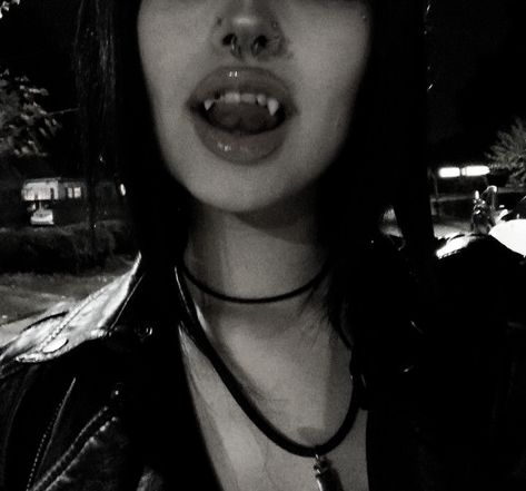 Styl Grunge, Vampire Fangs, Vampire Teeth, Vampire Girls, Funny Profile Pictures, Feminine Aesthetic, Baddie Hairstyles, Your Lips, Aesthetic Themes