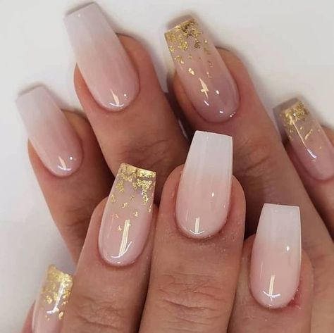 Ongles baby boomer : quelle est cette nouvelle tendance que... - Grazia.fr Baby Boomers Nails, Gold Acrylic Nails, Easy Nails, Short Coffin Nails, Gold Nail, Simple Acrylic Nails, Acrylic Nails Coffin Short, Nail Length, Acrylic Nails Coffin