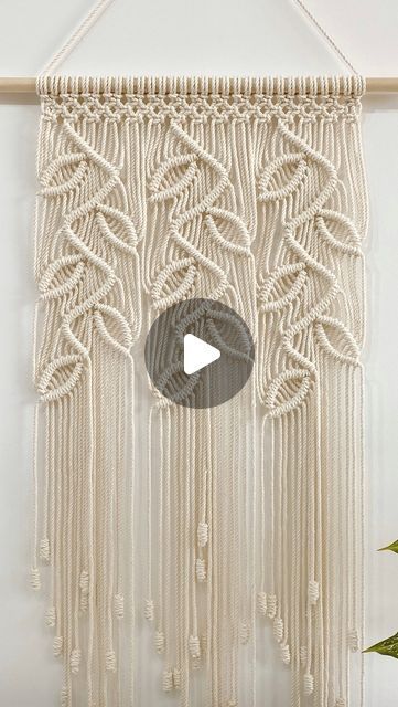 LET BE l DIY macrame & weaving on Instagram: "💛 - 마크라메 나뭇잎 월 행잉🌿 사선 감아매기 매듭을 사용해서 마크라메 나뭇잎 월 행잉을 만들어 보았어요. 제 유튜브 채널에서 풀 영상을 보실 수 있으세요!🤩 프로필의 주소를 눌러 주세요~~ - Macrame leaves wall hanging🌿 I made a macrame leaves wall hanging  using diagonal clove hitch knot. You can watch the full video  on my youtube channel!🤩 Please press the address of the profile~~ - #렛비 #마크라메 #월행잉 #매듭공예  #집꾸미기 #방꾸미기 #홈데코 #핸드메이드 #letbe #macrame #wallhanging  #macrameart #wallart #homedecor #diy #tutorial #handmade -" Let Be Macrame, Macrame Leaves Wall Hanging, Clove Hitch Knot, Macrame Leaves, Hitch Knot, Macrame Weaving, Macrame Wall Hanging Tutorial, Diy Macrame, You Can