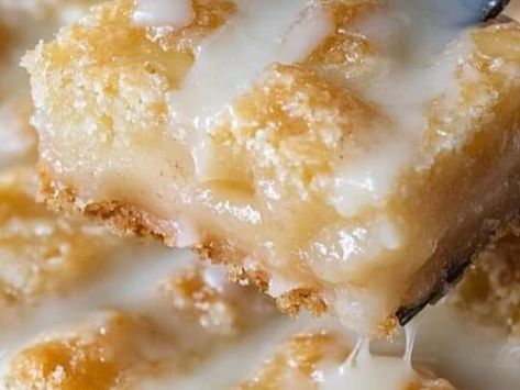 Taste Chicago's Finest: Easy and Delicious Bakery Apple Slices Recipe - NewsBreak Baked Apple Fritters, Apple Slice Recipe, Gingerbread Cake Recipe, Pumpkin Bread Pudding, Apple Salad Recipes, Meringue Pie Recipes, Apple Pie Bars, Savory Treats, Sweet Sour Chicken