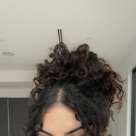 ashley on Instagram: "messy buns on curly hair >>>> 🩶" Curl Messy Bun, School Hairstyles Brown Hair, Bun Hairstyles School, Messy Bun Curly Hairstyles, Messy Curly High Bun, Messy Bun With Curly Hair, Buns On Curly Hair, Messy Bun Wavy Hair, Curly Hair Buns Messy