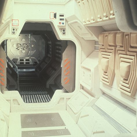 Nostromo #alien Alien Movie Concept Art, Sci Fi Ship Interior Design, Sci Fi Set Design, Retro Futurism Spaceship, Space Technology Aesthetic, Cassette Futurism Spaceship, Alien Ship Interior, Alien Set Design, 60s Space Aesthetic