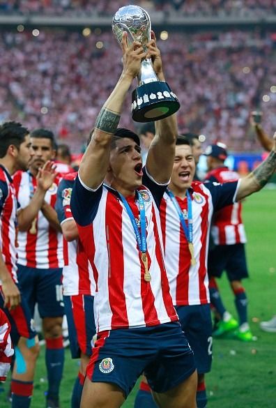 footballersfan: “Alan Pulido ” Chivas Wallpaper, Chivas Soccer, Calisthenics Workout For Beginners, Sporty Clothes, Spy Kit, Cr7 Vs Messi, Messi Soccer, Messi Photos, Ronaldo Real Madrid