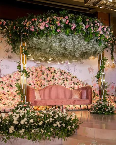 Butterfly And Flower Decorations, Pastel Reception Decor, Flowers Backdrop Ideas, Pastel Mehndi, Dhoti Ceremony, Colorful Reception, Saree Ceremony, Reception Decor Ideas, Wedding Photo Walls