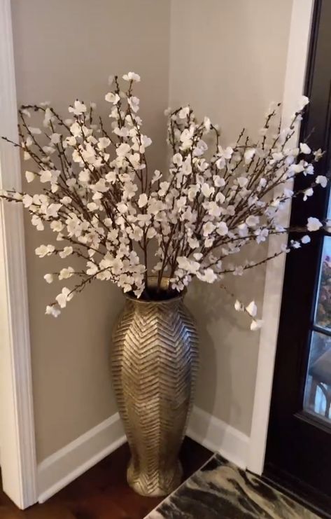 Huge Vase Decor Living Rooms, Vase Arrangements For Home Living Rooms, Entryway Vase Decor, Large Floor Vase Filler Ideas, Large Vases Decor Ideas Living Rooms, Floor Vase With Pampas, Tall Vases Decor Living Room, Big Vases Decor Living Room, Large Floor Vases Decor Ideas