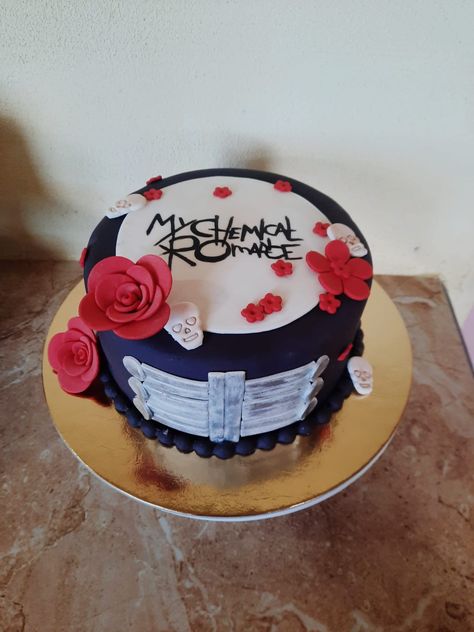 Lovejoy Cake Ideas, My Chemical Romance Birthday Party, Mcr Birthday Cake, My Chemical Romance Birthday, Emo Cakes Birthdays, My Chemical Romance Cake, Emo Quince, Mcr Cake, Gabby Birthday