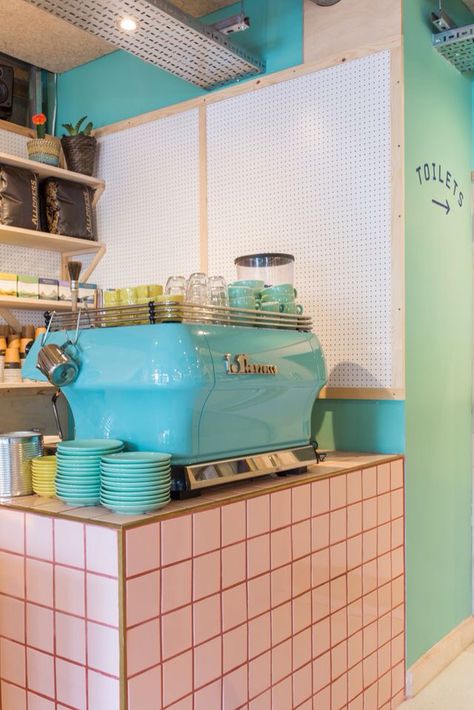 Pastel color + cute coffee shop. Café Design, Cute Coffee Shop, Bar Design Awards, Retro Cafe, Coffee Shops Interior, 카페 인테리어 디자인, Pink Tiles, Modern Restaurant, Pizza Restaurant