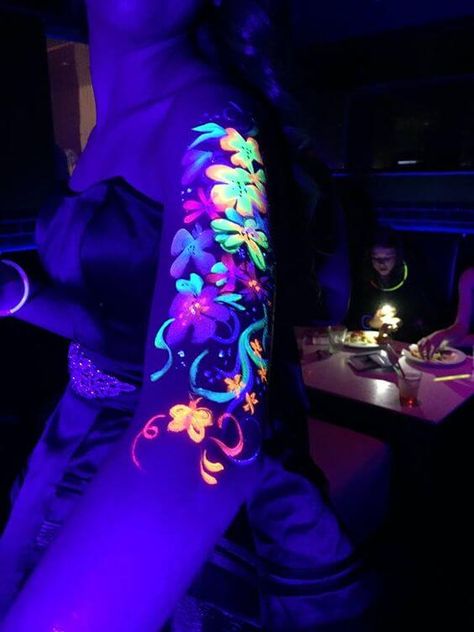 Uv Ink Tattoos, Uv Tattoos, Neon Face Paint, Glow Tattoo, Black Light Tattoo, Neon Tattoo, Uv Tattoo, Tattoos Infinity, Tattoos Mandala