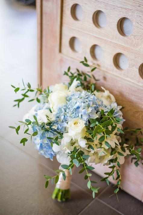 Something Blue Blue Hydrangea Bouquet, White Rose Wedding Bouquet, Hydrangea Bouquet Wedding, Diy Bridal Bouquet, Hydrangea Wedding, Blue And White Flowers, White Roses Wedding, Blue Wedding Bouquet, Hydrangea Bouquet