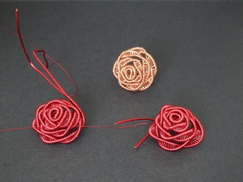 Wire Rose Tutorial, Wire Rose Ring, Wire Beading, Beaded Leaves, Wire Wrapped Rose, Wire Rose, Wire Jewerly, Wire Ideas, Wire Jewelry Patterns