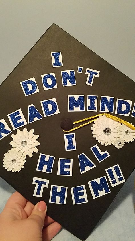 "I don't read minds, i heal them" Graduation cap for psychology major and future counseling major #psychology #counseling #graduation cap Counseling Cap Ideas, Counselor Graduation Party, School Counselor Graduation Pictures, Cap Ideas For Graduation Social Work, Psychology Masters Degree, Bachelor Of Arts In Psychology, Counselor Cap Decoration, Masters In Counseling Graduation Cap, Counseling Graduation Pictures