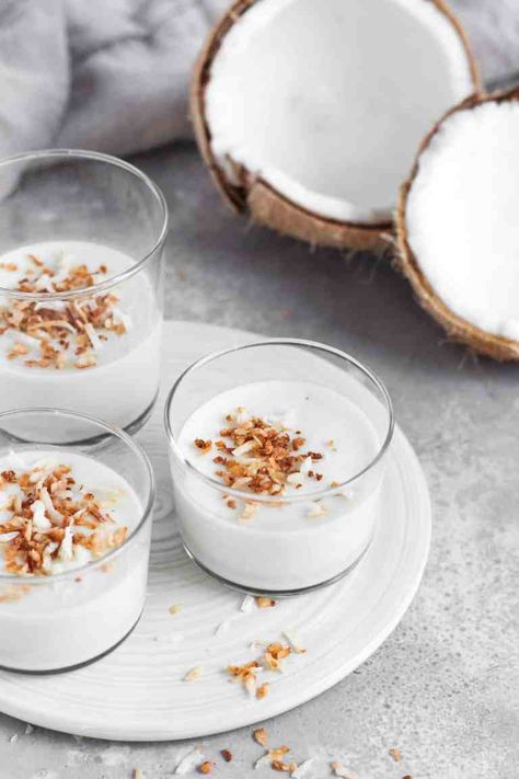 Coconut Panna Cotta, Panna Cotta Recipe, Coconut Pudding, Coconut Desserts, Individual Desserts, Unsweetened Coconut Milk, Refreshing Desserts, Asian Desserts, Coconut Recipes