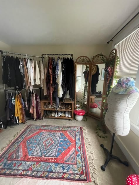 Walk In Closet Boho, Bedroom Into Dressing Room, Wardrobe Inventory, Tidy Closet, Tiffany Room, Closet Room Ideas, Closet Organization Ideas, Dressing Room Closet, Wardrobe Room