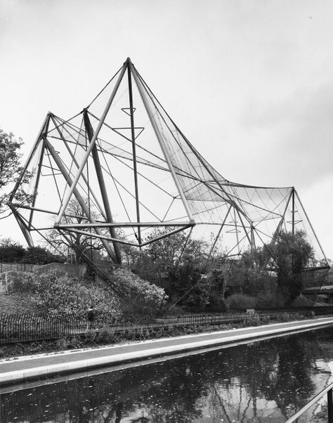 Aviary (Londres, 1963)_Cedric Price Cedric Price, Urban Intervention, Architecture Life, Bird House Kits, Minimal Architecture, Archi Design, Regents Park, London Zoo, Architecture Photo