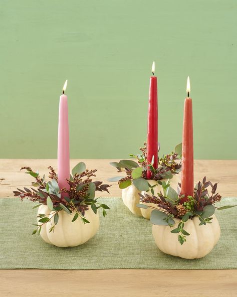 pumpkin candlesticks indoor halloween decorations Pumpkin Centerpiece Ideas, Pumpkin Center Piece, Diy Halloween Luminaries, Pumpkin Candlesticks, Simple Floral Centerpieces, Thanksgiving Centerpiece Ideas, Diy Thanksgiving Centerpieces, White Pumpkin Centerpieces, Diy Thanksgiving Decorations