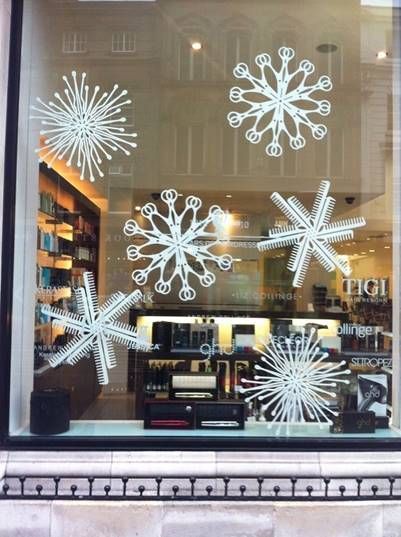 Christmas Window Display Hair Salon, Salon Window Decor, Hair Salon Christmas Window Display, Barbershop Christmas Decor, Hair Salon Window Display Ideas, Beauty Salon Christmas Decorations, Hair Salon Window Display, Christmas Hair Salon, Salon Christmas Decor