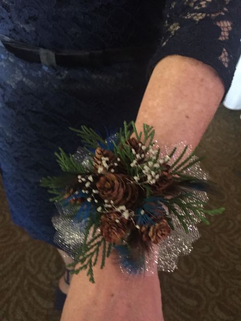 Pine cone corsage Winter Wedding Corsages For Mothers, Winter Wrist Corsage, Evergreen Wrist Corsage, Pine Cone Floral Bouquet, Pine Cone Bridal Bouquet, Winter Wedding Bouquet Pinecones, Mother Of Bride Corsage, Navy Christmas, Winter Formal