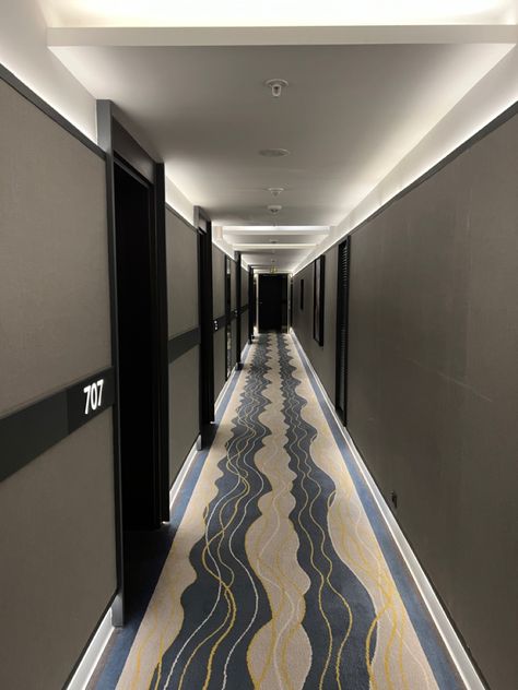 Hotel Room Door Aesthetic, Hotel Worker Aesthetic, Luxury Hotel Decor, Hotelier Aesthetic, Hotel Story Ideas, Hotel Hallway Aesthetic, Hotel Check In, Aesthetic Hotel Room Pictures, Hotel Rooms Aesthetic