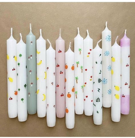 Wax Painting On Candles, Wax Painted Candles, Candle Painting With Wax Ideas, Candle Wax Painting, Candle Art Painting, Candle Decorating, Candle Painting, Arte Aesthetic, Diy Pottery Painting