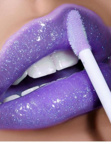 Farrah Goodfairy, Purple Lip Gloss, Cooler Style, Purple Vibe, Lipstick Kit, Lavender Aesthetic, Purple Lips, Purple Lipstick, Purple Makeup