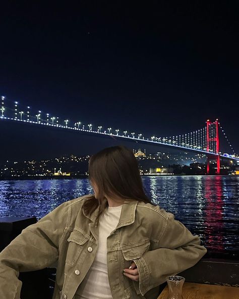 Istanbul Pictures, Summer Picture Poses, Pose Fotografi, Beautiful Scenery Pictures, Emotional Photography, Dark Feminine Aesthetic, Instagram Photo Inspiration, How To Pose, Cute Selfie Ideas