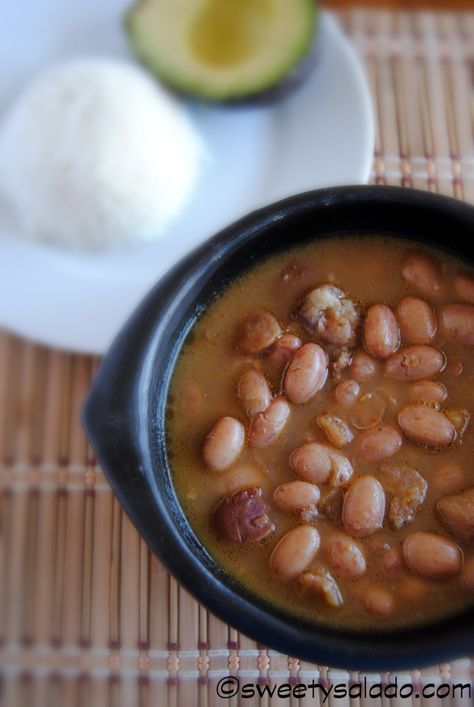 Colombian Beans - Sweet y Salado Colombian Beans, Colombian Dishes, Colombian Cuisine, Cranberry Beans, Chicken Tamales, Hispanic Kitchen, Colombian Food, Hispanic Food, Latin Food