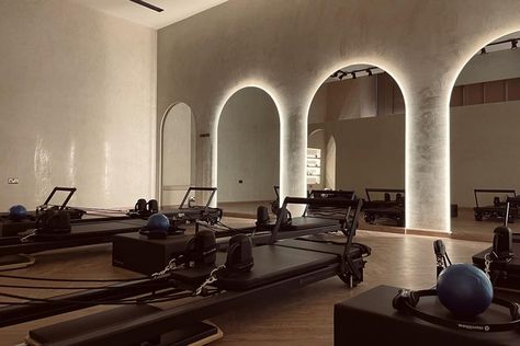 Pilates Yoga Studio, Pilates Studios, Pilates Room, Boutique Gym, Gym Design Interior, Dream Gym, Gym Mirrors, مركز ثقافي, Desain Pantry