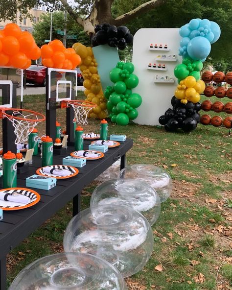 Soccer And Basketball Birthday Party, Basketball Birthday Activities, Basketball Birthday Theme Ideas, Football And Basketball Theme Party, Basket Ball Theme Party, Basketball And Football Birthday Party, Basketball Themed Party Favors, Basketball Party Table Decorations, Basketball Games For Birthday Party